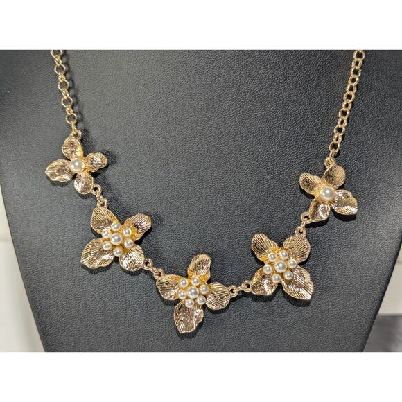 Flower with Pearl Necklace Bracelet - Picture 7 of 9